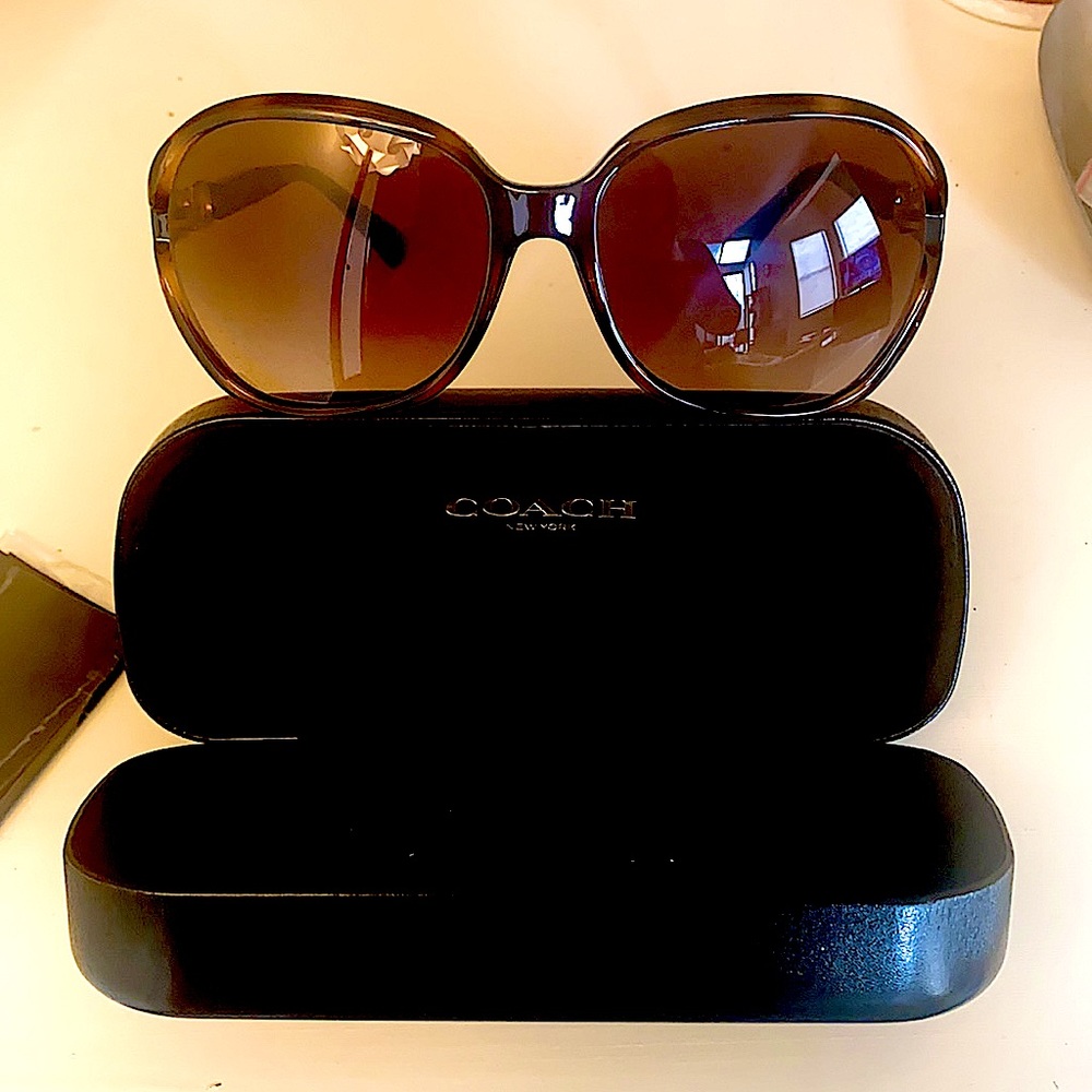 COACH Brand NEW Never Worn Sunglasses w/Gift Box